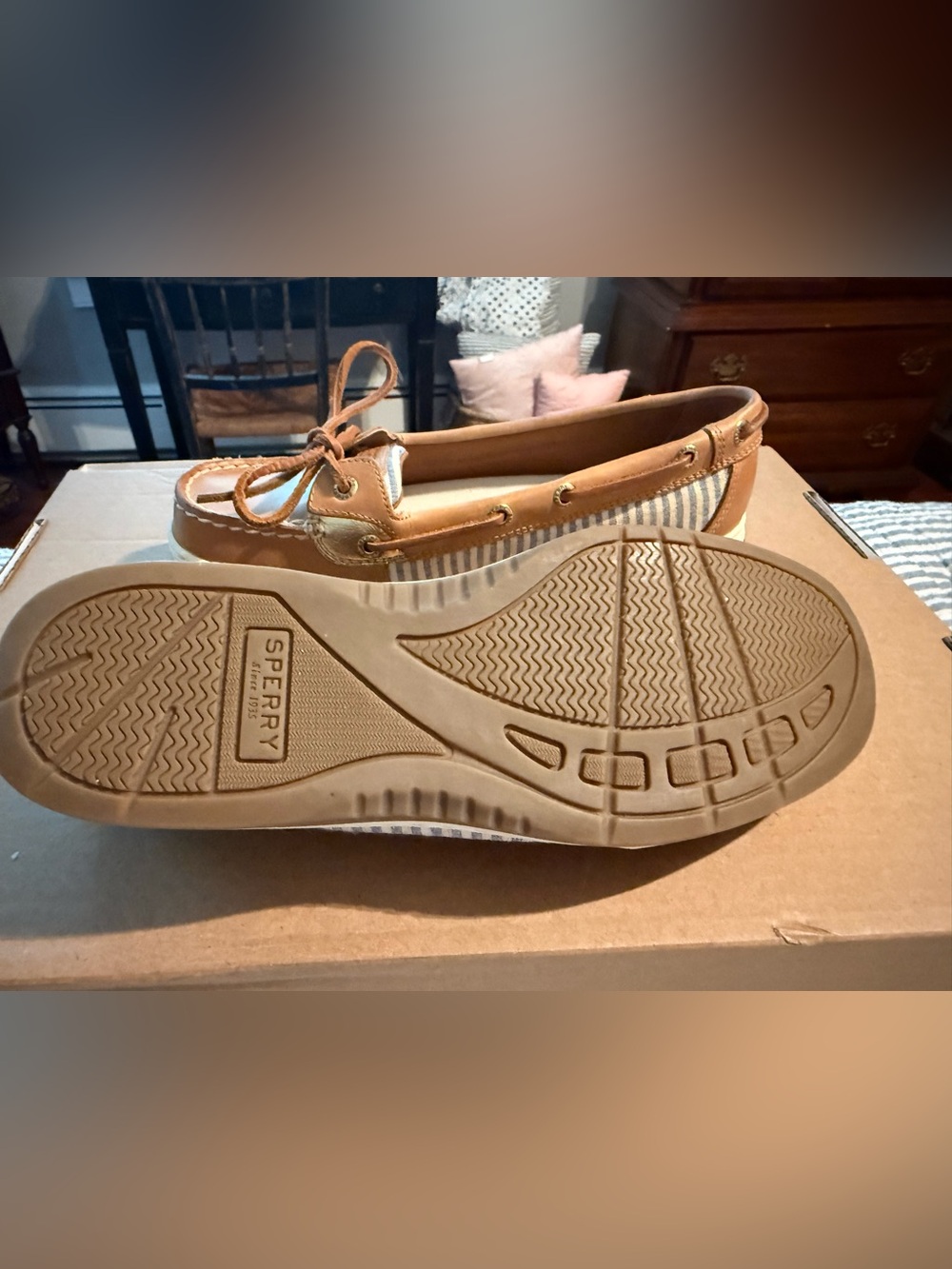 NEVER WORN!! Women’s Tan Leather Sperry Boat Shoes with Blue Stripe Detail - Picture 2 of 6